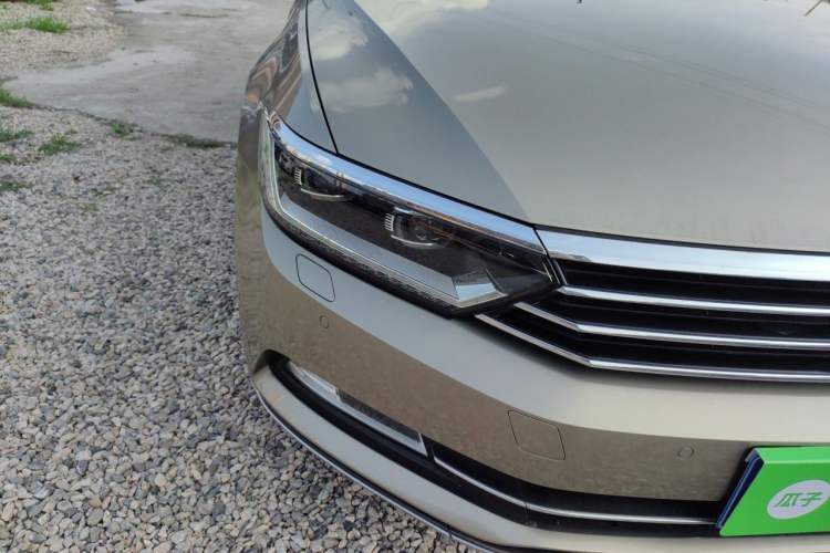 Used Volkswagen Magotan 2017 330TSI DSG Luxury Model Right Front Headlight