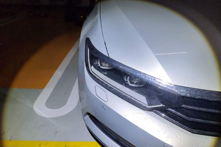 Used Volkswagen Magotan 2017 380TSI DSG Prestige Edition Right Front Headlight