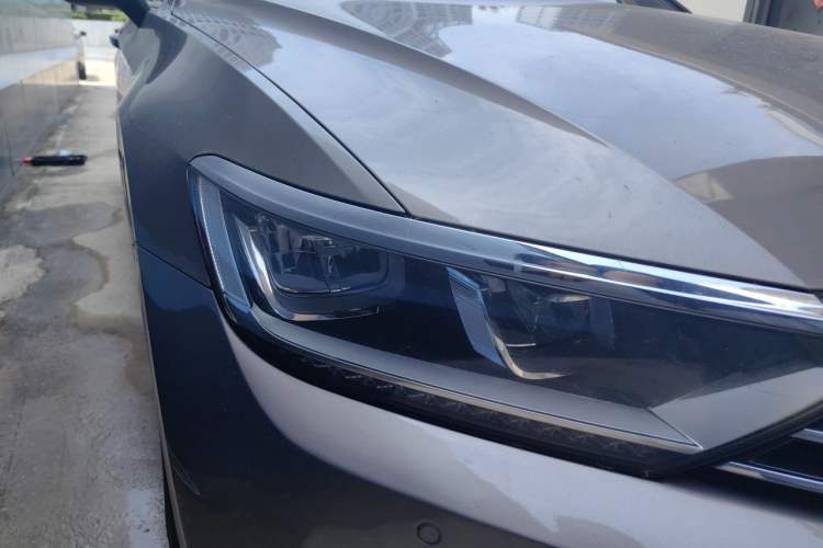 Used Volkswagen Magotan 2017 330TSI DSG Luxury Model Right Front Headlight
