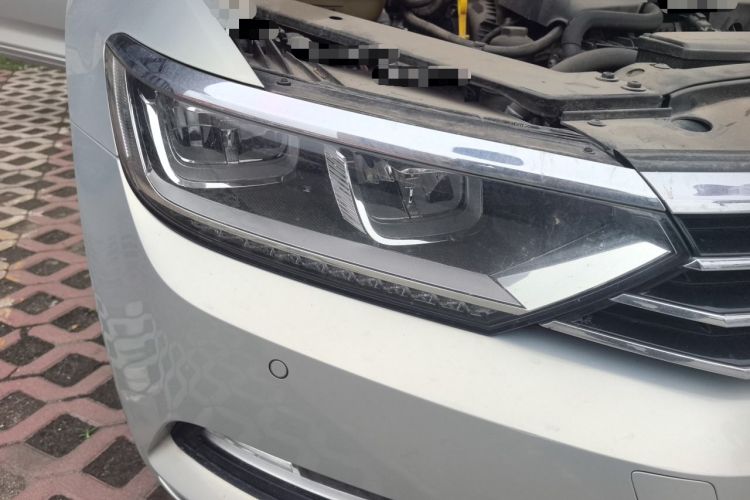 Used Volkswagen Magotan 2017 330TSI DSG Luxury Model Right Front Headlight