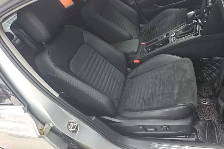 Used Volkswagen Magotan 2017 330TSI DSG Luxury Model Right Front Seat