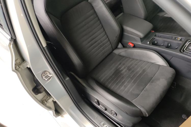 Used Volkswagen Magotan 2017 330TSI DSG Luxury Model Right Front Seat