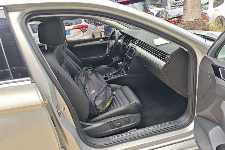Used Volkswagen Magotan 2017 330TSI DSG Leading Model Right Front Seat