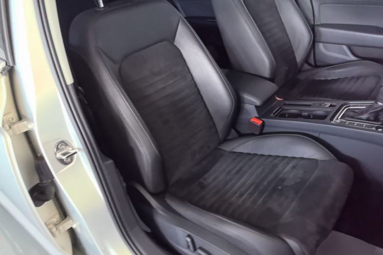 Used Volkswagen Magotan 2017 330TSI DSG Luxury Model Right Front Seat