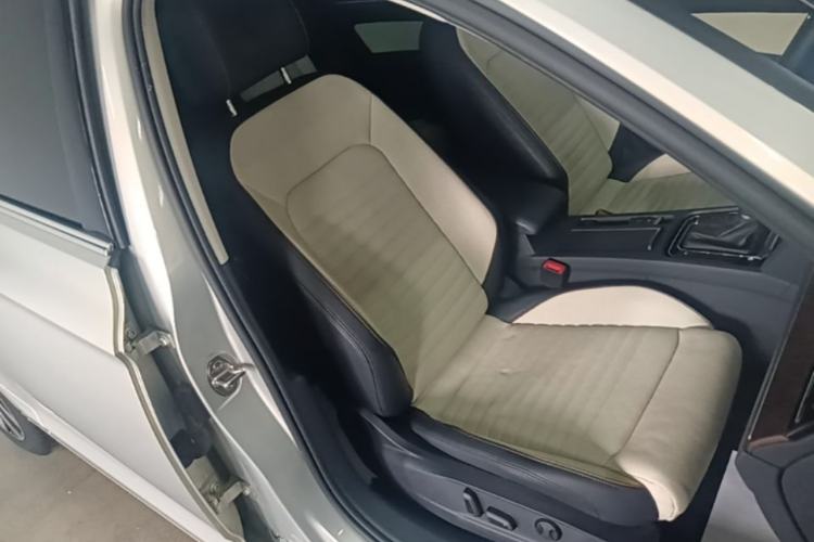 Used Volkswagen Magotan 2017 380TSI DSG Flagship Edition Right Front Seat