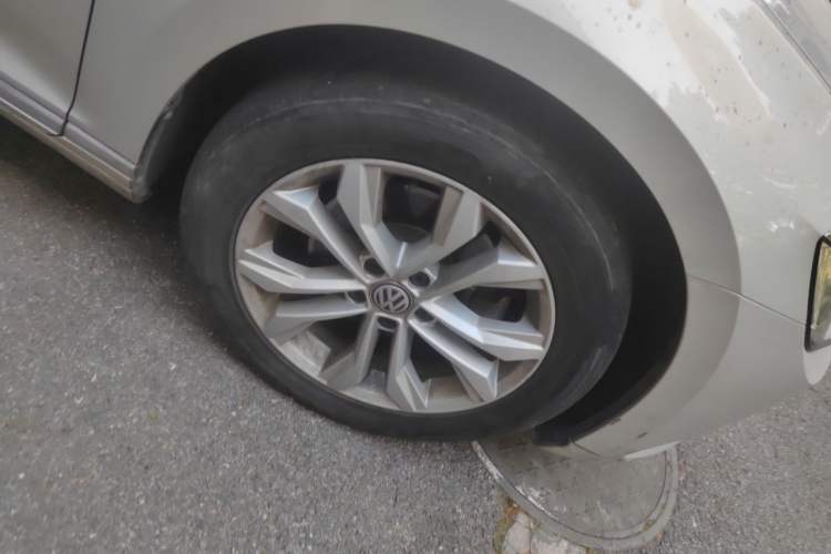 Used Volkswagen Magotan 2017 330TSI DSG Luxury Model Right Front Wheel Hub