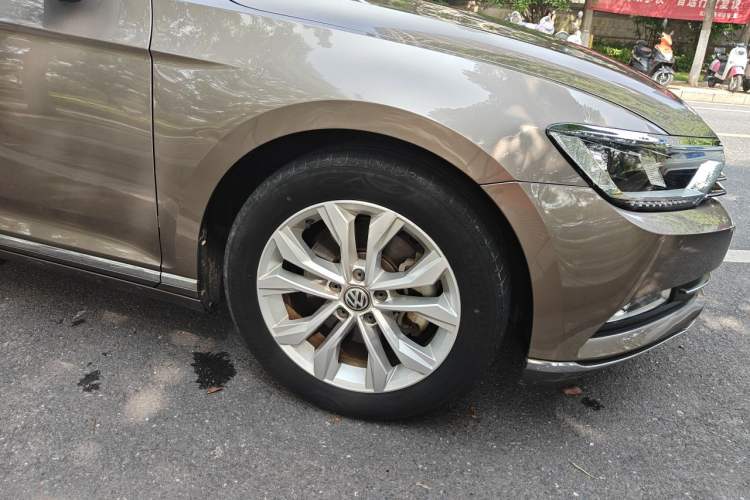 Used Volkswagen Magotan 2017 330TSI DSG Luxury Model Right Front Wheel Hub