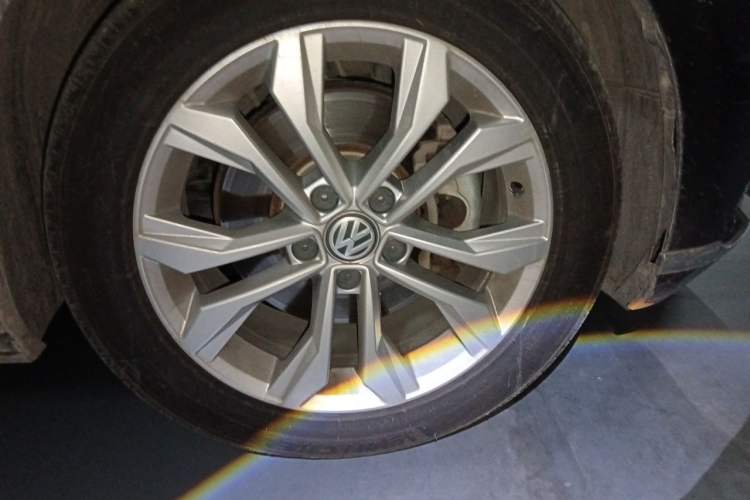 Used Volkswagen Magotan 2017 380TSI DSG Luxury Model Right Front Wheel Hub