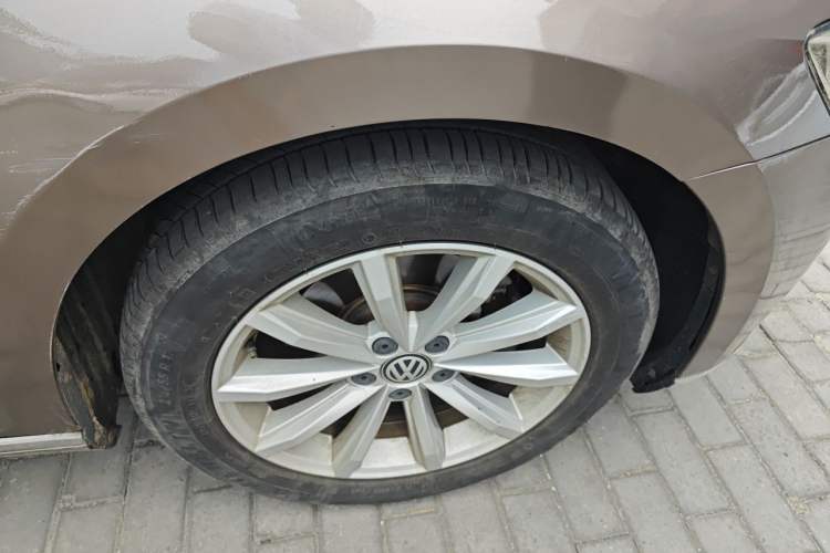 Used Volkswagen Magotan 2017 330TSI DSG Leading Model Right Front Wheel Hub