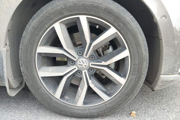 Used Volkswagen Magotan 2017 330TSI DSG Luxury Model Right Front Wheel Hub