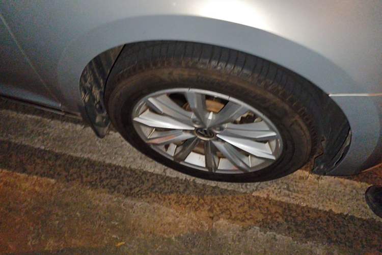 Used Volkswagen Magotan 2017 330TSI DSG Leading Model Right Front Wheel Hub