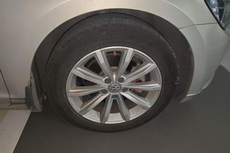Used Volkswagen Magotan 2017 330TSI DSG Leading Model Right Front Wheel Hub