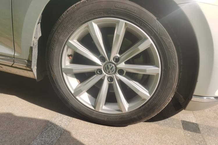 Used Volkswagen Magotan 2017 330TSI DSG Leading Model Right Front Wheel Hub