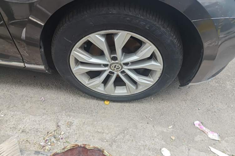 Used Volkswagen Magotan 2017 330TSI DSG Luxury Model Right Front Wheel Hub