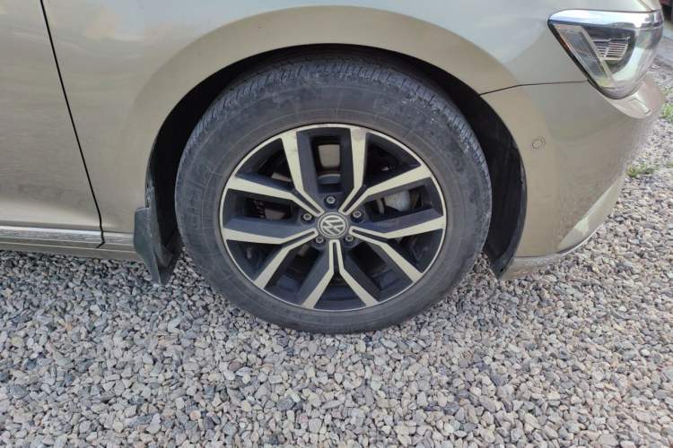 Used Volkswagen Magotan 2017 330TSI DSG Luxury Model Right Front Wheel Hub