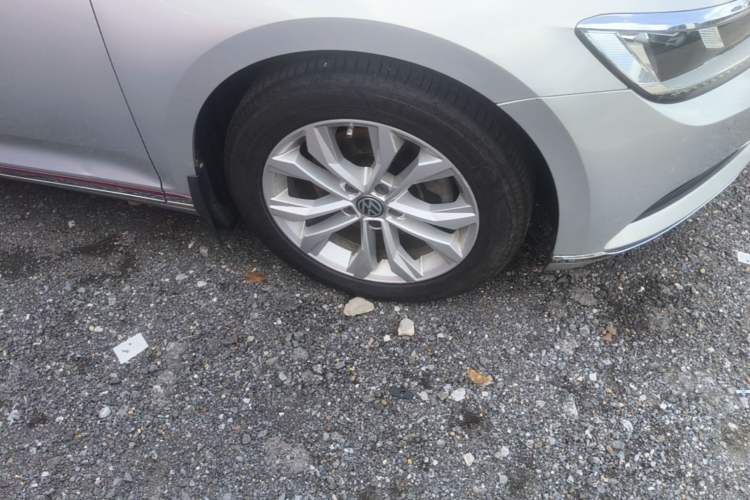 Used Volkswagen Magotan 2017 330TSI DSG Luxury Model Right Front Wheel Hub