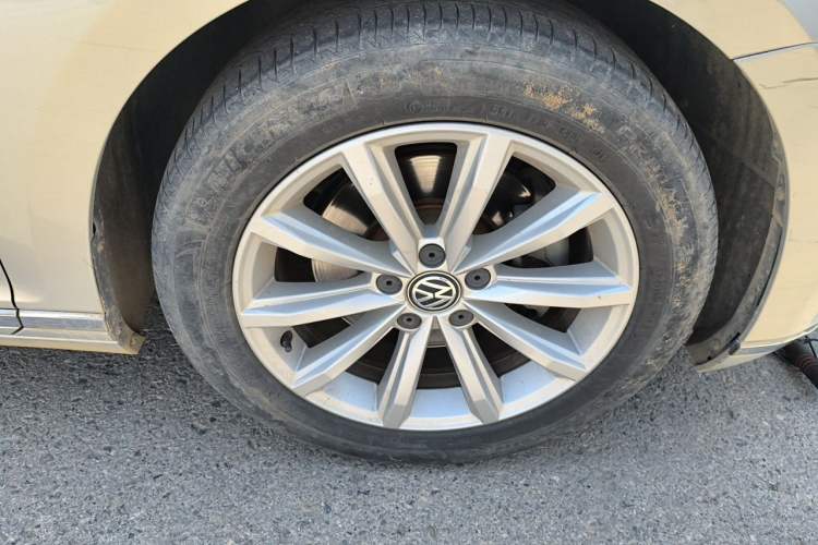 Used Volkswagen Magotan 2017 280TSI DSG Leading Edition Right Front Wheel Hub