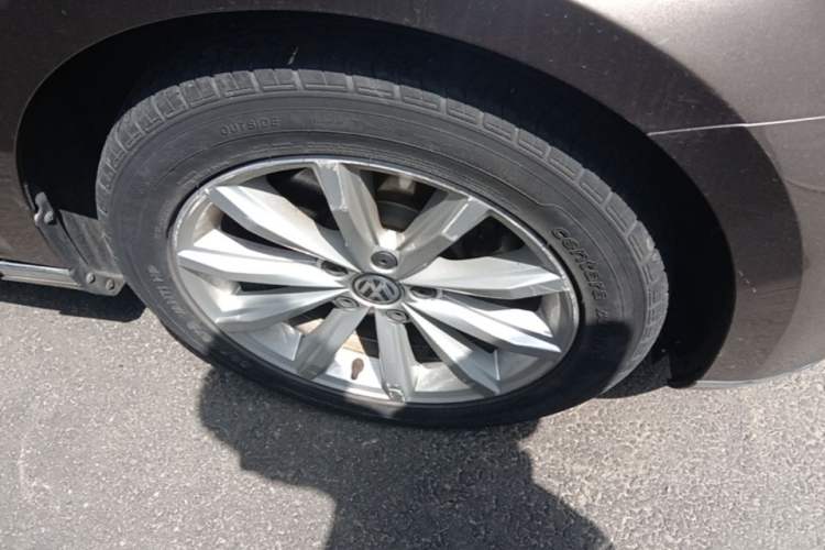 Used Volkswagen Magotan 2017 330TSI DSG Leading Model Right Front Wheel Hub