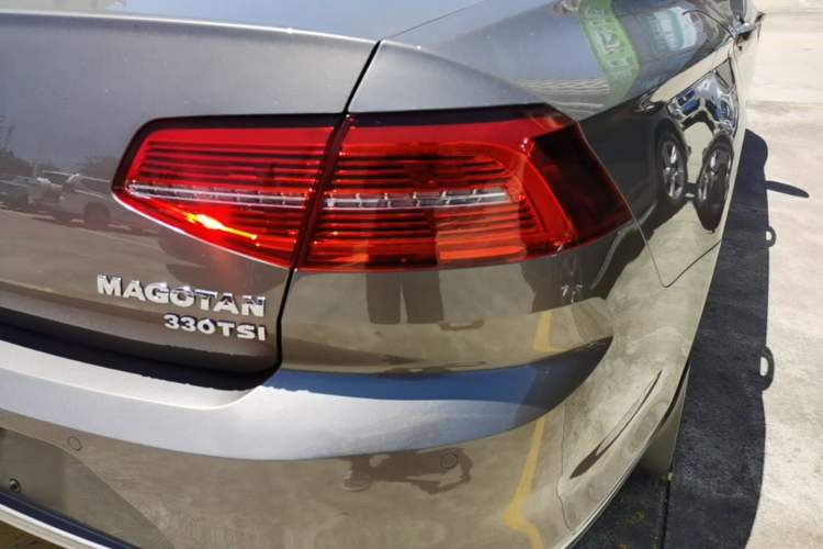 Used Volkswagen Magotan 2017 330TSI DSG Leading Model Right Rear Taillight