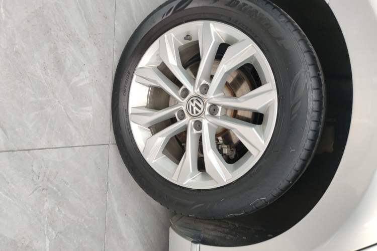 Used Volkswagen Magotan 2017 330TSI DSG Luxury Model Right Rear Wheel Hub