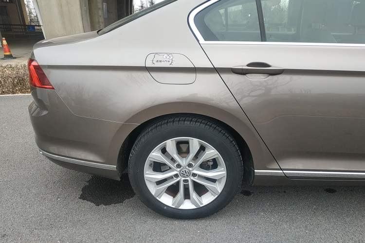 Used Volkswagen Magotan 2017 380TSI DSG Luxury Model Right Rear Wheel Hub