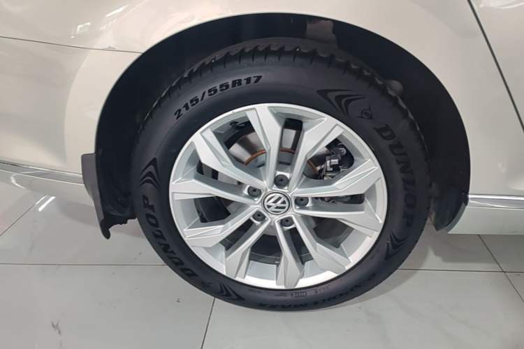 Used Volkswagen Magotan 2017 330TSI DSG Luxury Model Right Rear Wheel Hub