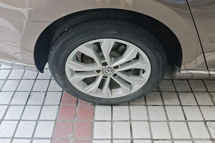 Used Volkswagen Magotan 2017 330TSI DSG Luxury Model Right Rear Wheel Hub