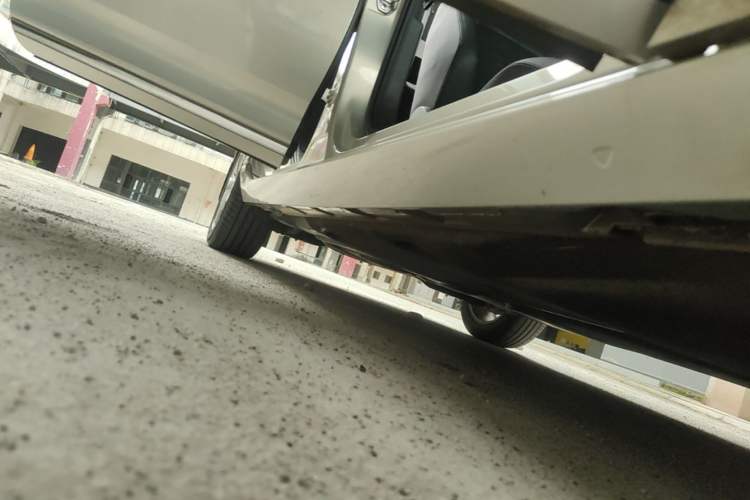 Used Volkswagen Magotan 2017 330TSI DSG Luxury Model Right Side Sill