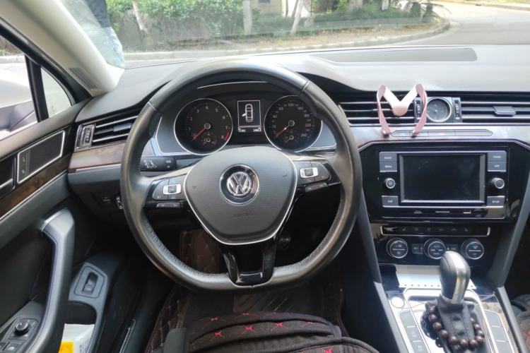 Used Volkswagen Magotan 2017 330TSI DSG Luxury Model Steering Wheel