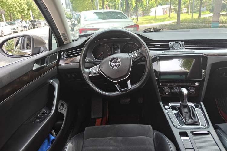 Used Volkswagen Magotan 2017 330TSI DSG Luxury Model Steering Wheel