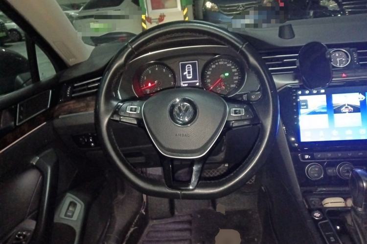 Used Volkswagen Magotan 2017 380TSI DSG Luxury Model Steering Wheel