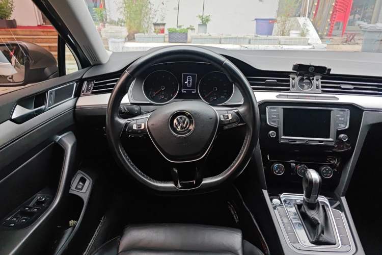 Used Volkswagen Magotan 2017 330TSI DSG Leading Model Steering Wheel