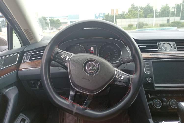 Used Volkswagen Magotan 2017 330TSI DSG Luxury Model Steering Wheel