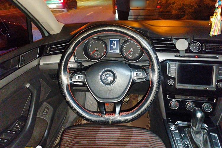 Used Volkswagen Magotan 2017 330TSI DSG Leading Model Steering Wheel