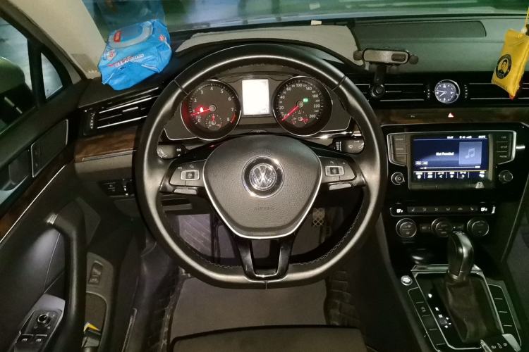Used Volkswagen Magotan 2017 330TSI DSG Luxury Model Steering Wheel