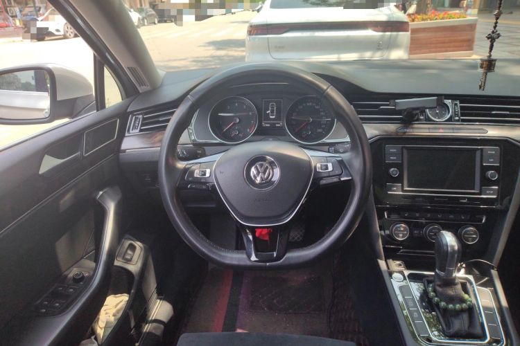 Used Volkswagen Magotan 2017 330TSI DSG Luxury Model Steering Wheel