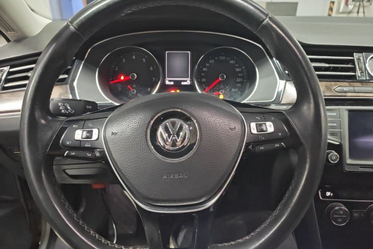 Used Volkswagen Magotan 2017 330TSI DSG Luxury Model Steering Wheel