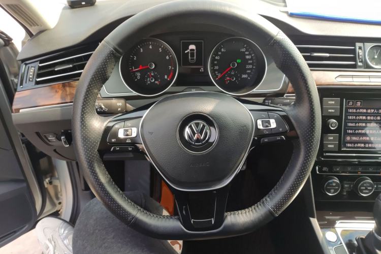 Used Volkswagen Magotan 2017 330TSI DSG Luxury Model Steering Wheel