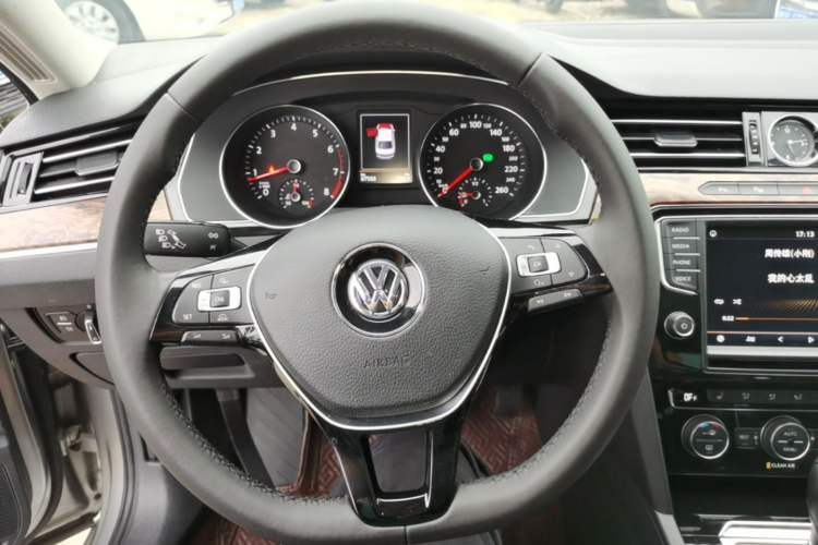 Used Volkswagen Magotan 2017 330TSI DSG Luxury Model Steering Wheel