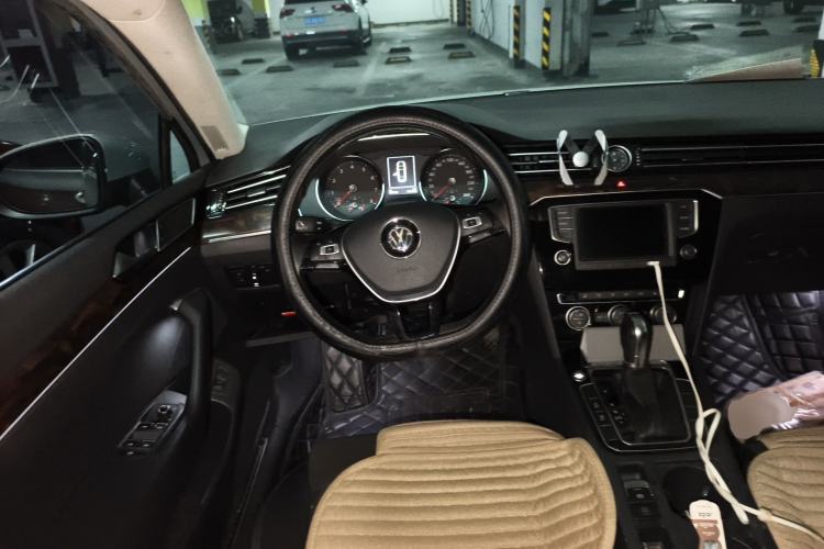 Used Volkswagen Magotan 2017 330TSI DSG Luxury Model Steering Wheel