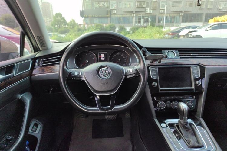 Used Volkswagen Magotan 2017 330TSI DSG Luxury Model Steering Wheel