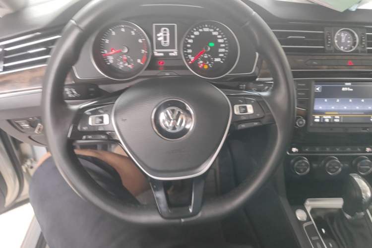 Used Volkswagen Magotan 2017 330TSI DSG Luxury Model Steering Wheel