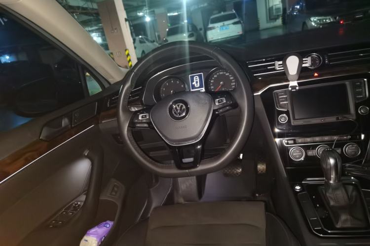 Used Volkswagen Magotan 2017 330TSI DSG Luxury Model Steering Wheel