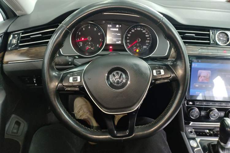 Used Volkswagen Magotan 2017 330TSI DSG Luxury Model Steering Wheel