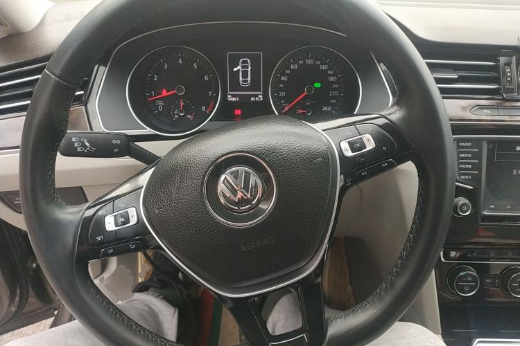 Used Volkswagen Magotan 2017 380TSI DSG Luxury Model Steering Wheel