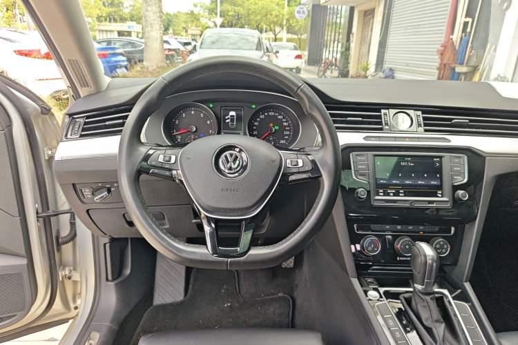 Used Volkswagen Magotan 2017 330TSI DSG Leading Model Steering Wheel