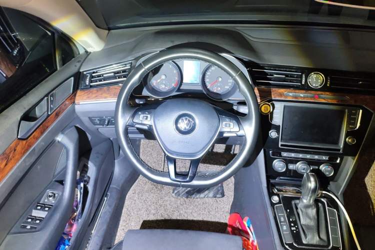 Used Volkswagen Magotan 2017 380TSI DSG Prestige Edition Steering Wheel