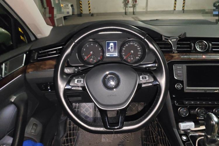 Used Volkswagen Magotan 2017 330TSI DSG Luxury Model Steering Wheel