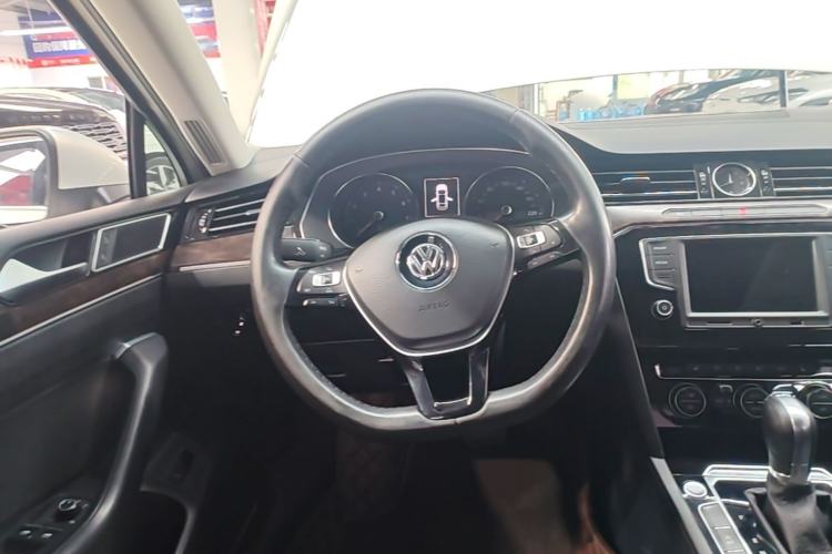 Used Volkswagen Magotan 2017 330TSI DSG Luxury Model Steering Wheel