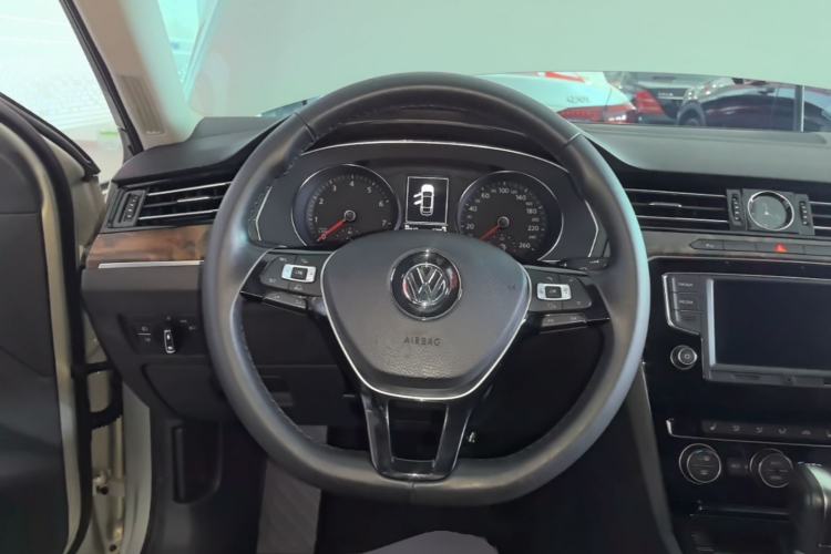 Used Volkswagen Magotan 2017 330TSI DSG Luxury Model Steering Wheel